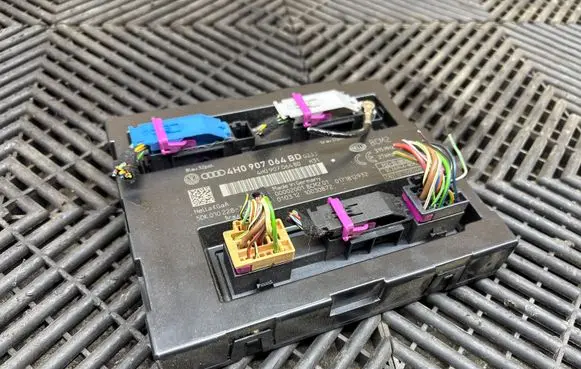 Audi A8 S8 D4 4H Comfort/convenience module 4H0907064BD 5DK01022832