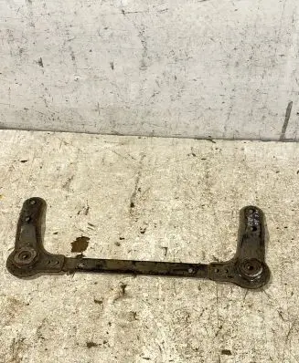 Nissan X-Trail T31 Engine mounting bracket
