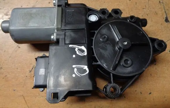 KIA Sorento Front door window regulator motor 080710N