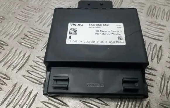 Audi A3 S3 8P Voltage converter/converter module 8K0959663