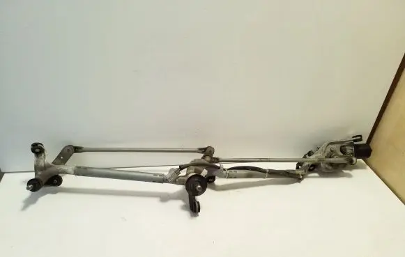 Honda CR-V Front wiper linkage and motor