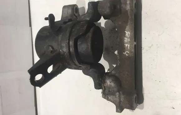 Toyota RAV 4 (XA30) Engine mount bracket