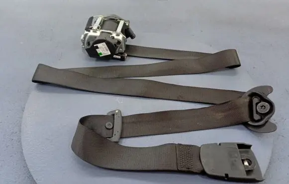 BMW 1 F40 Front seatbelt 7456264