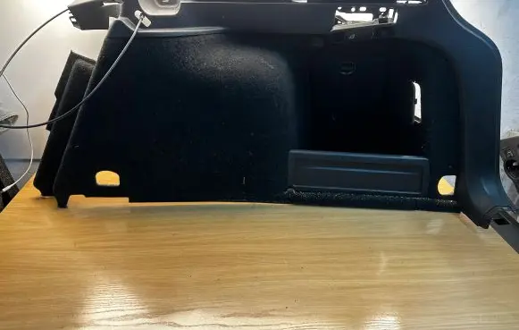 Volkswagen PASSAT B7 Trunk/boot side trim panel