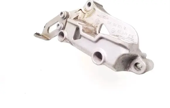 Engine mounting bracket