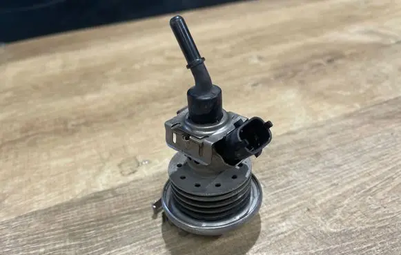 Land Rover Discovery 5 AdBlue injector FPLA189E3AB