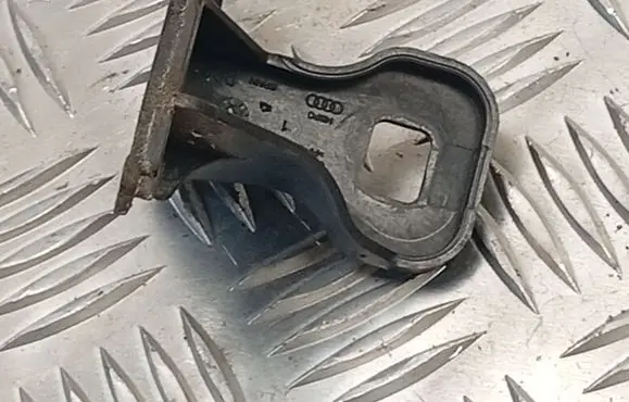 Audi Q3 8U Headlight/headlamp mounting bracket 8U0805333