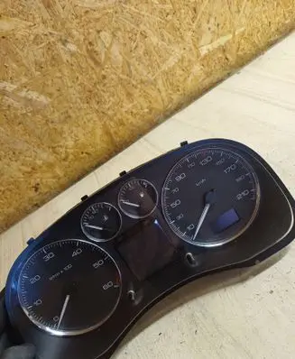 Speedometer (instrument cluster)