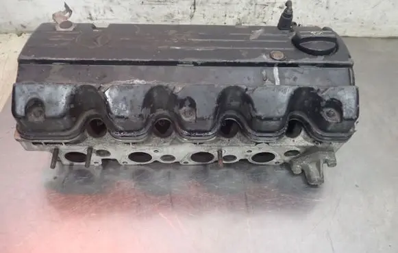 Mercedes-Benz E W124 Engine head 
