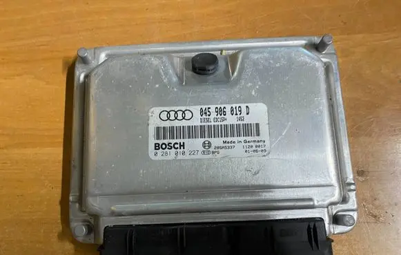 Audi A2 Engine control unit/module 045906019D 28SA5337 0281010227
