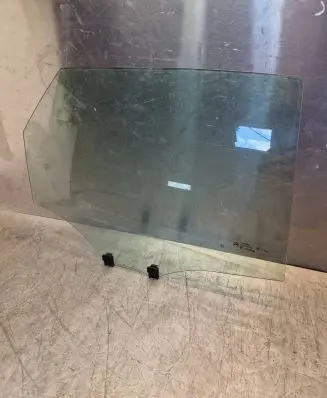 Rear door window glass