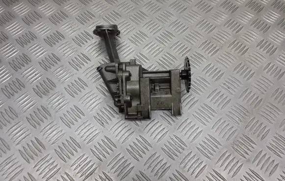 Renault Thalia I Oil pump 8200307174
