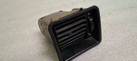 Ford Sierra Dashboard side air vent grill/cover trim G82520