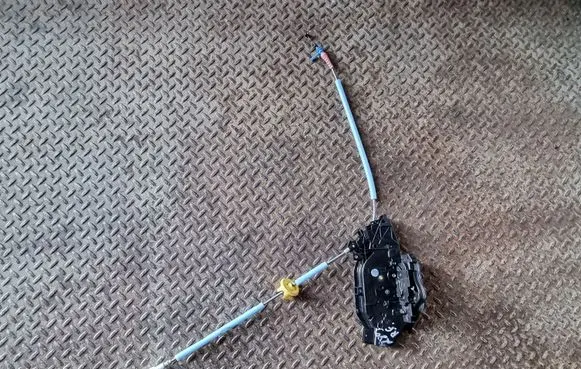 BMW 1 F40 Front door lock 7956148
