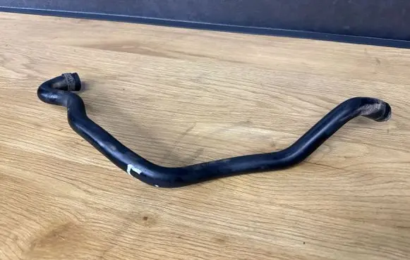 Volvo XC70 Breather hose/pipe 8692241