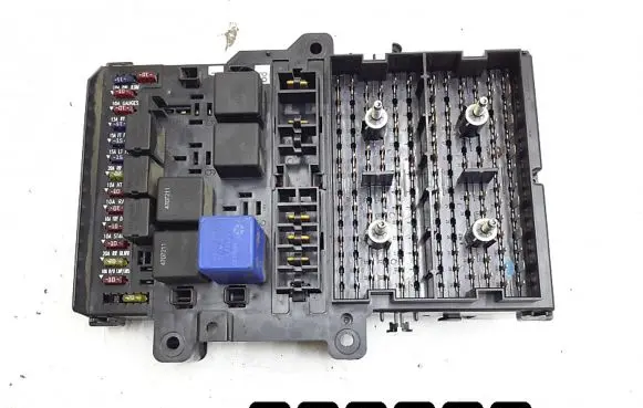 Chrysler Voyager Fuse module p04707996af