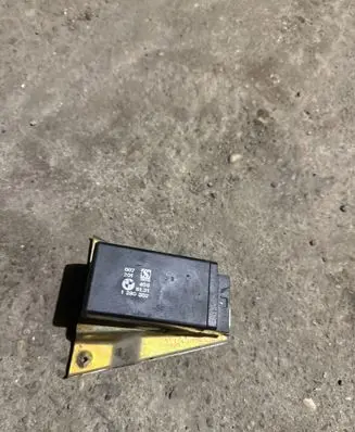 BMW 3 E30 Other relay 1380302