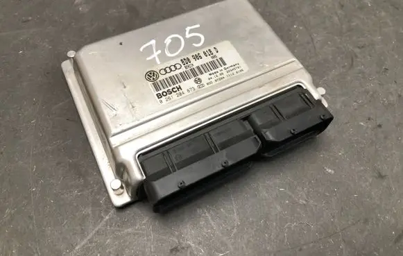 Volkswagen PASSAT B5.5 Engine control unit/module 8D0906018D 0261204873