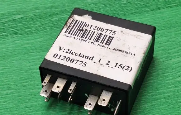 Volkswagen Golf III Other relay 4B0955531A 72WA401