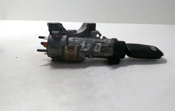Volkswagen PASSAT B5.5 Ignition lock 4B0905851G
