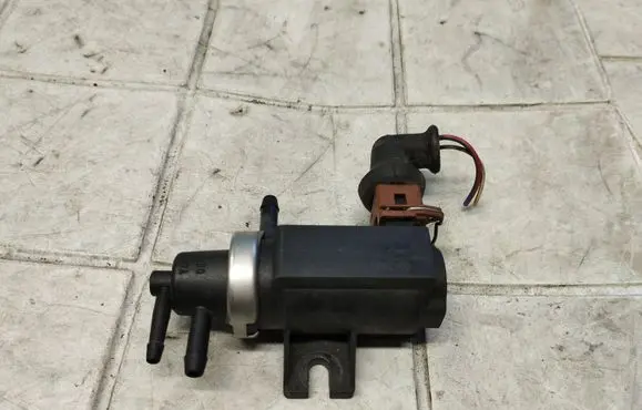 Audi A2 Turbo solenoid valve 1H0906627