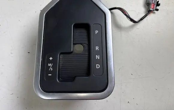 Land Rover Discovery 4 - LR4 Gear shifter surround trim plastic AH22F6988AB