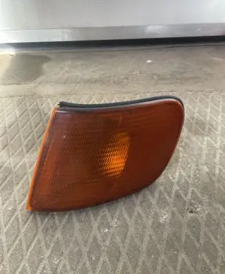 Audi A6 S6 C4 4A Front indicator light 137983