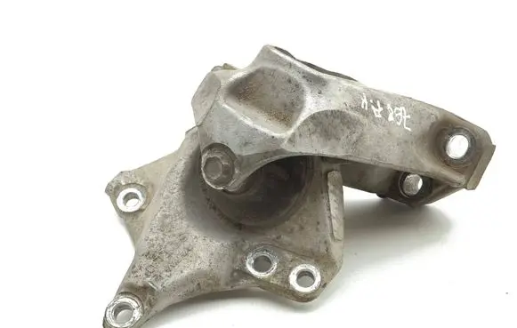 Honda Accord Engine mount bracket