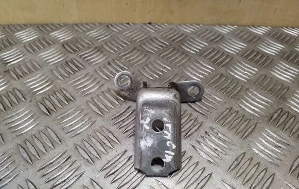 Toyota Avensis T270 Rear door lower hinge
