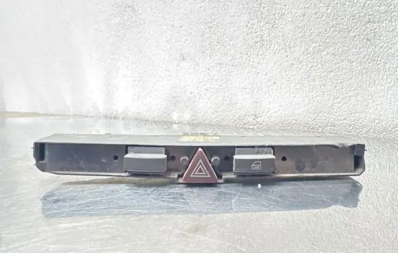Opel Astra H Hazard light switch 13100105