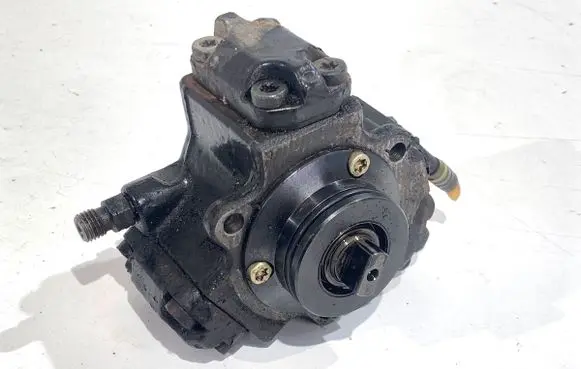 Mercedes-Benz C AMG W203 Fuel injection high pressure pump A6110700501