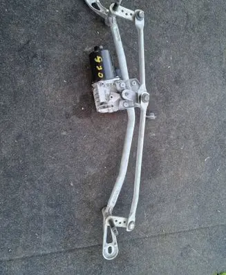 BMW 5 G30 G31 G38 Front wiper linkage and motor 2709189 2211733090422