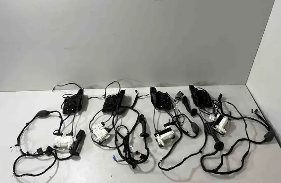 BMW X5 G05 Front door lock 7477709 7477712