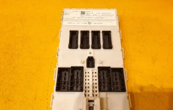 BMW X5 F15 Central body control module 6821966
