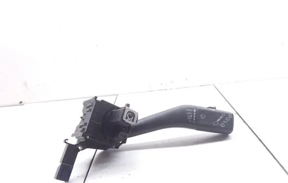Volkswagen Golf V Wiper control stalk