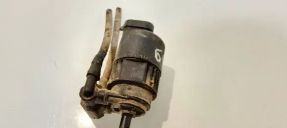 Renault Laguna I Windscreen/windshield washer pump 770081782