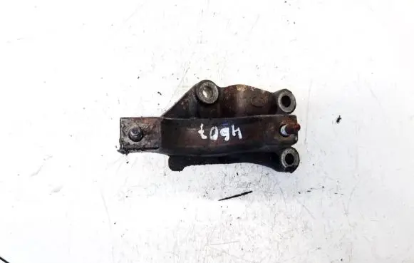 Mazda 2 Engine mounting bracket