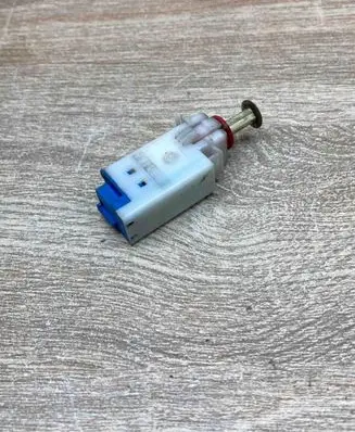 BMW 3 E46 Brake pedal sensor switch 8381612