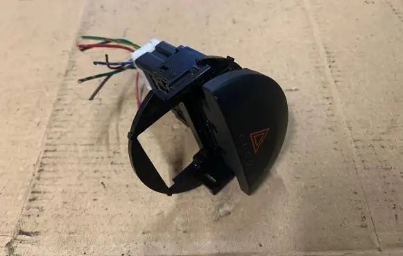 Nissan Primera Hazard light switch 06016