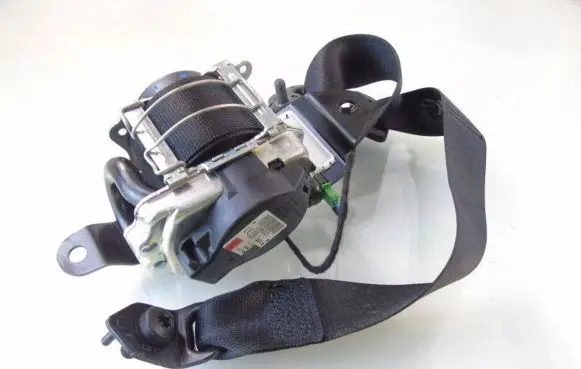 BMW i3 Front seatbelt