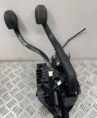 BMW 2 F46 Pedal assembly 19929610 68708482