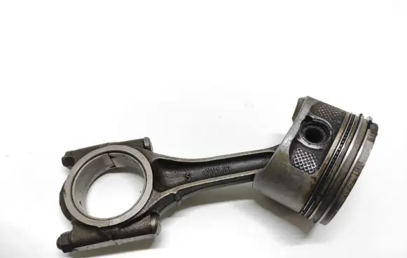 Skoda Fabia Mk1 (6Y) Piston with connecting rod S411B