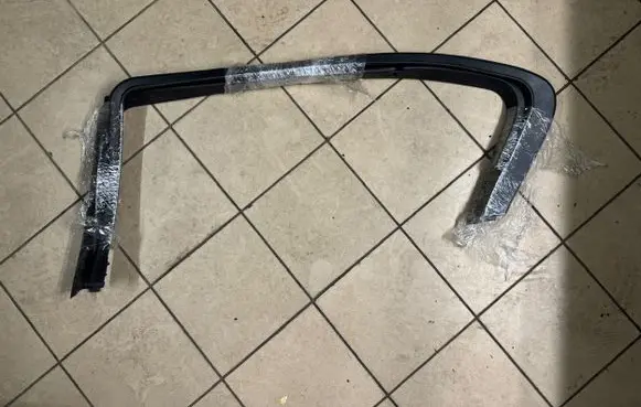 BMW 7 F01 F02 F03 F04 Rear door window/glass frame 7177858 392000 7177857
