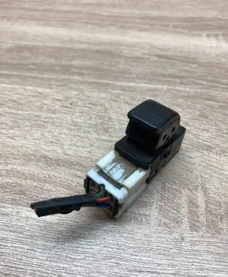 Subaru Forester SG Electric window control switch 83071AE040