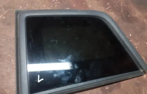 Jeep Renegade Rear side window 43R011595