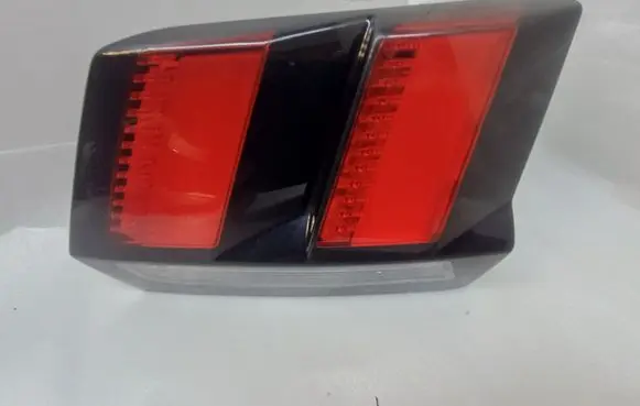 Tailgate rear/tail lights