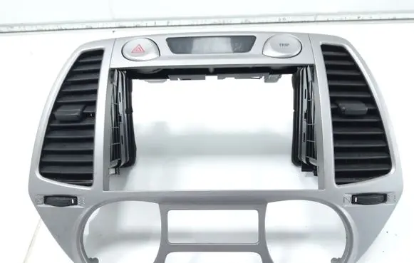 Radio/GPS head unit trim