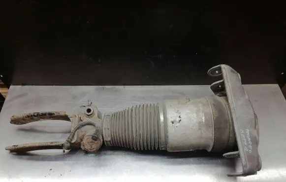 Volkswagen Touareg I Front air suspension shock absorber 7L6412022T