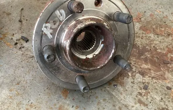 Land Rover Range Rover Sport L320 Front wheel hub