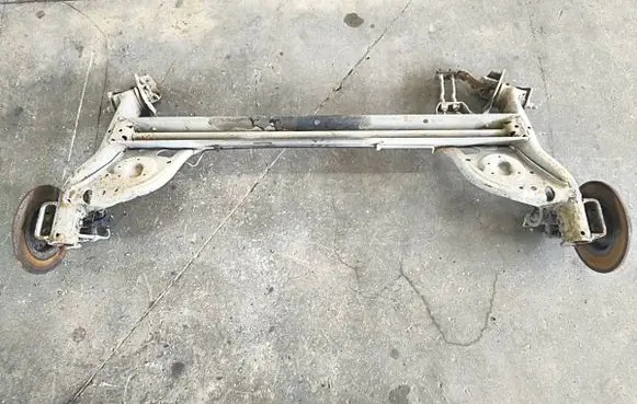 Renault Clio III Rear beam 